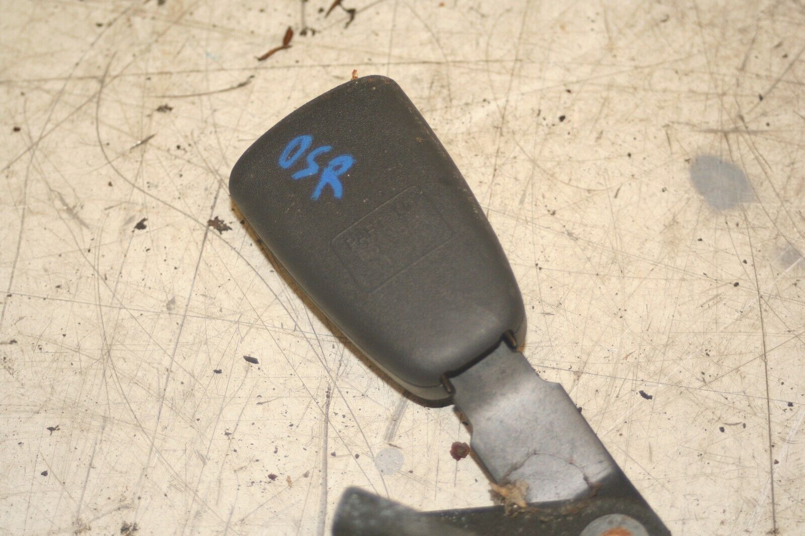 1999 VOLVO C70 2.4 PETROL. SEAT BELT CLAMP LATCH DRIVER SIDE REAR - Image 3