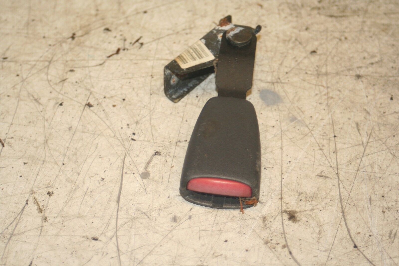 1999 VOLVO C70 2.4 PETROL. SEAT BELT CLAMP LATCH DRIVER SIDE REAR - Image 4
