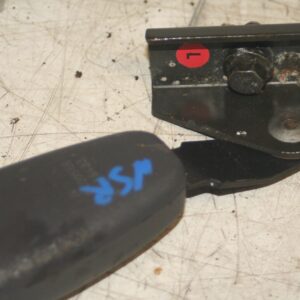 1999 VOLVO C70 2.4 PETROL. PASSENGER SIDE REAR SEAT BELT BUCKLE CLAMP