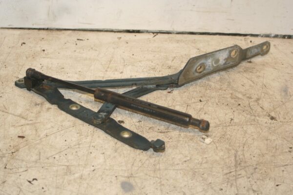 1999 VOLVO C70 2.4 PETROL. BONNET HINGE + GAS STRUT - Image 2