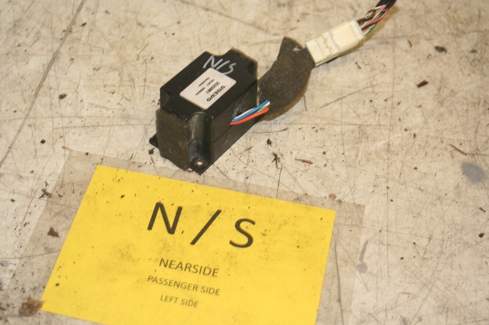 1999 VOLVO C70 2.4 PETROL. PASSENGER SIDE 3533807 DOOR SPEAKER CROSSOVER RELAY