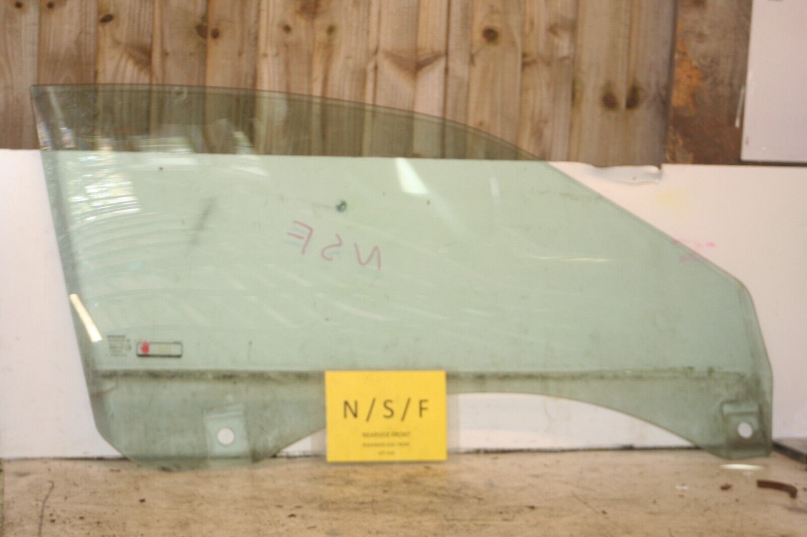 1999 VOLVO C70 2.4 PETROL. PASSENGER SIDE FRONT WINDOW GLASS - Image 3