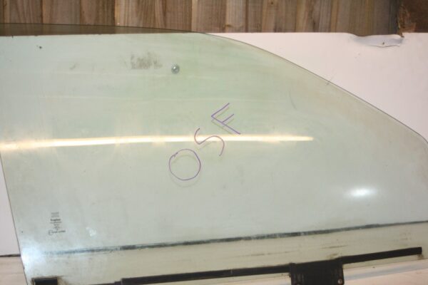 1990 FORD GRANADA MK3. DRIVER SIDE FRONT WINDOW GLASS