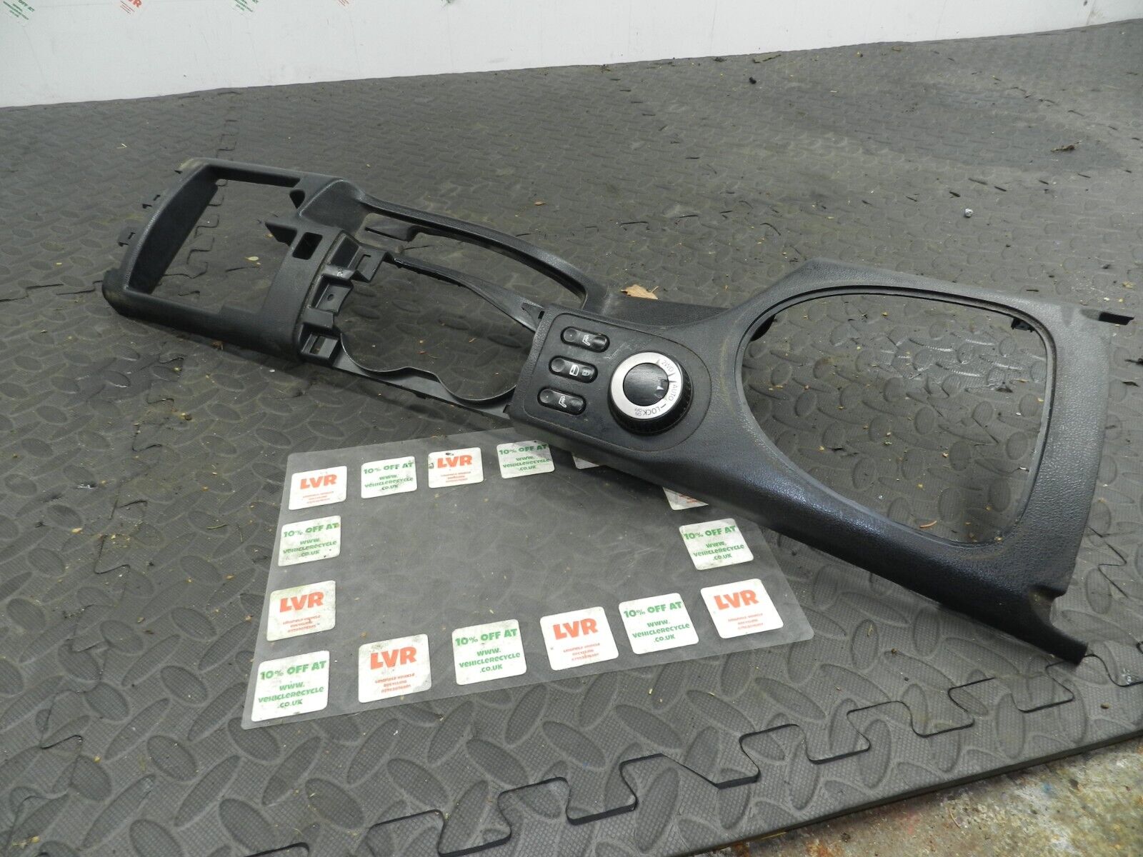 2009 NISSAN QASHQAI J10. CENTRE CONSOLE FRAME (SWITCHES NOT INCLUDED)