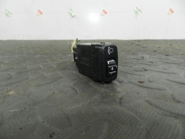 (154) 2003 LAND ROVER DISCOVERY 2 TD5. HEAD LIGHT ADJUSTER SWITCH