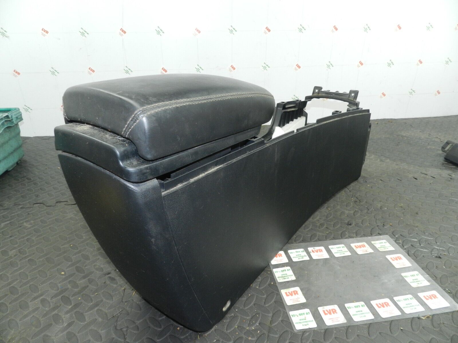 2009 NISSAN QASHQAI J10. CENTRE CONSOLE FRAME ARM REST