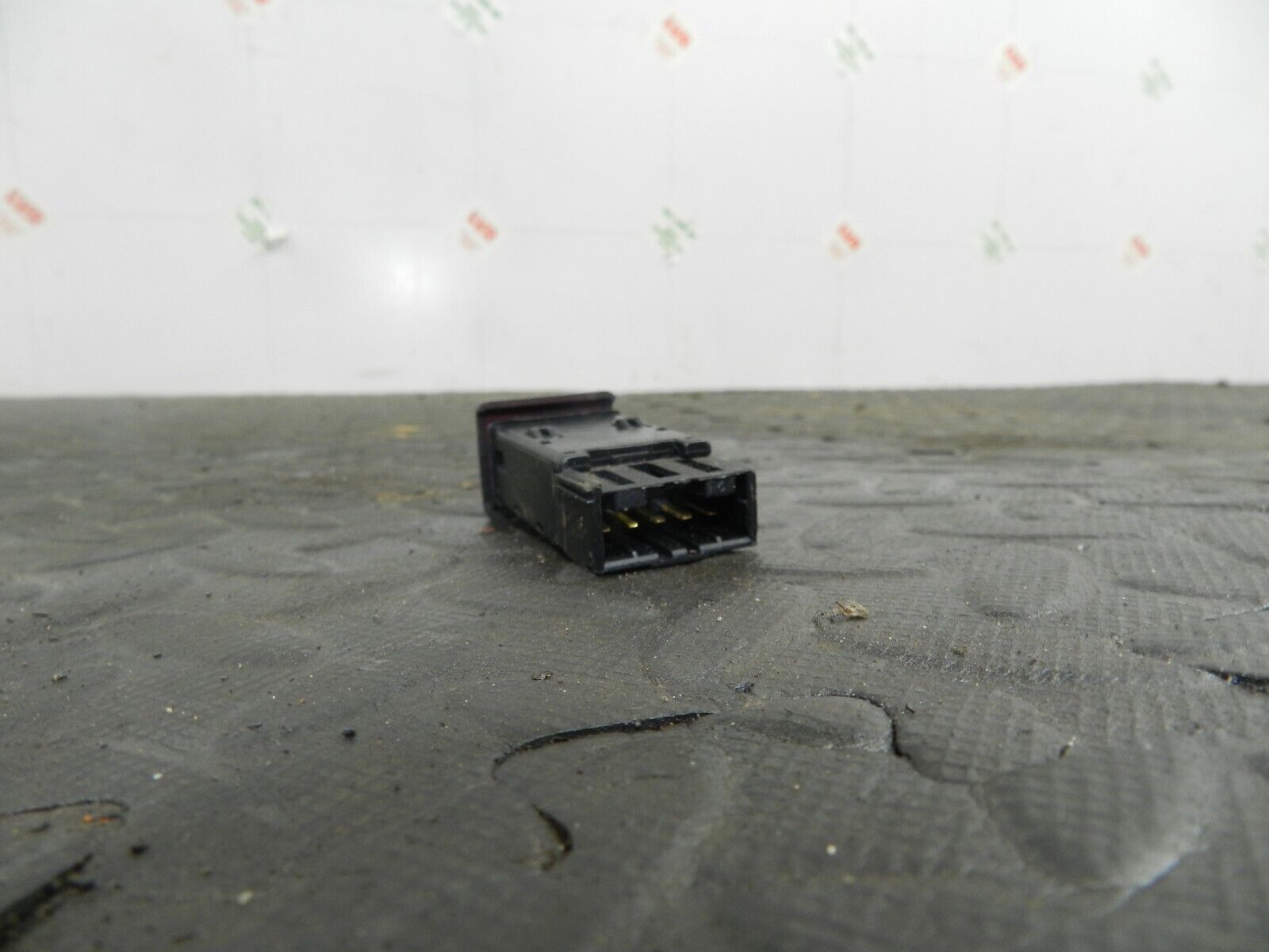 (154) 2003 LAND ROVER DISCOVERY 2 TD5. HILL DESCENT BUTTON SWITCH - Image 2