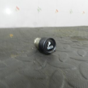 (154) 2003 LAND ROVER DISCOVERY 2 TD5. CIGARETTE LIGHTER