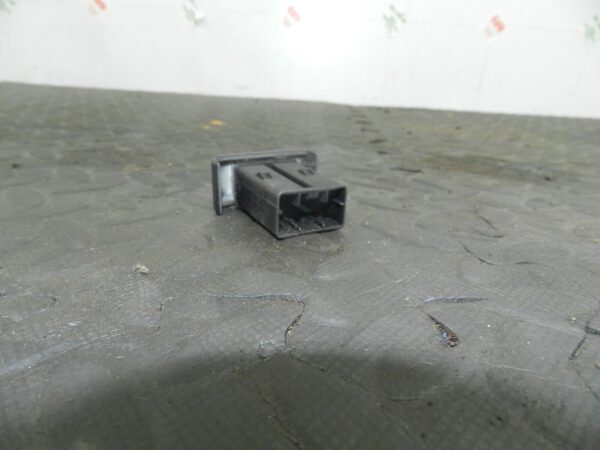 (154) 2003 LAND ROVER DISCOVERY 2 TD5. BLANKING PLATE BUTTON SWITCH - Image 2