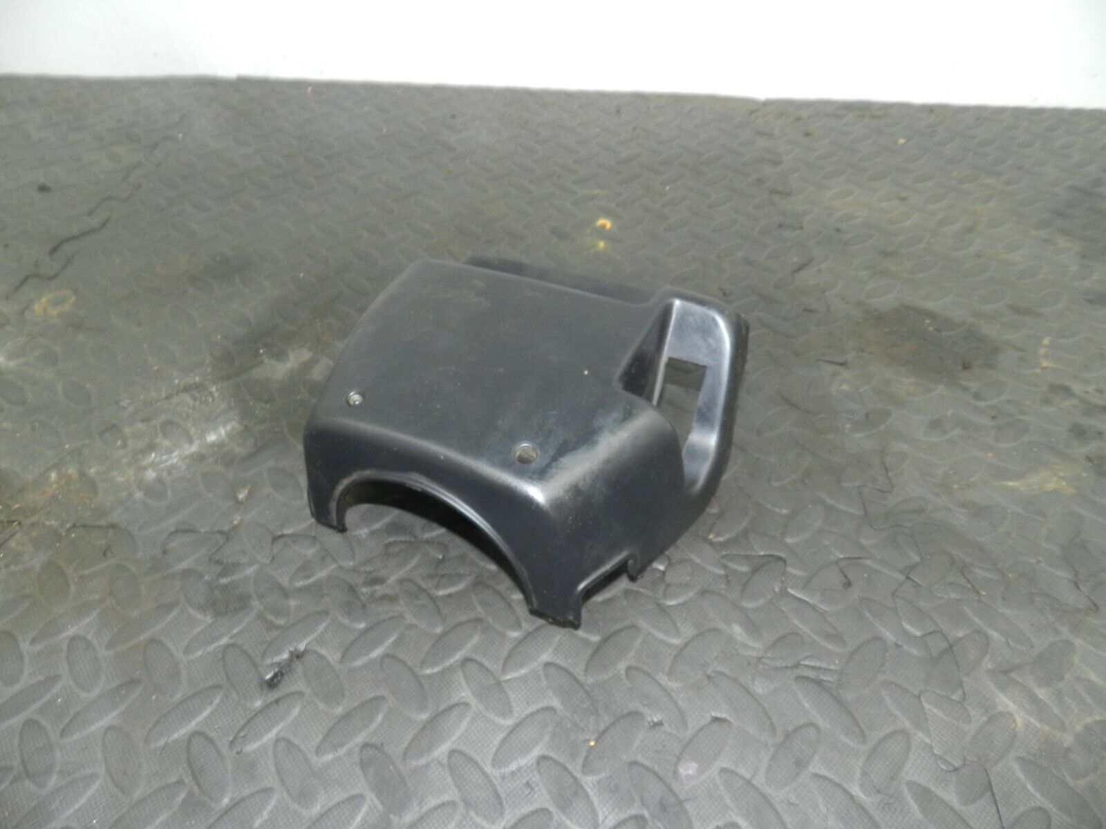 (154) 2003 LAND ROVER DISCOVERY 2 TD5. STEERING LOWER COWLING