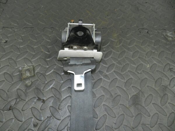 2009 NISSAN QASHQAI J10. DRIVER SIDE REAR SEAT BELT - Image 2
