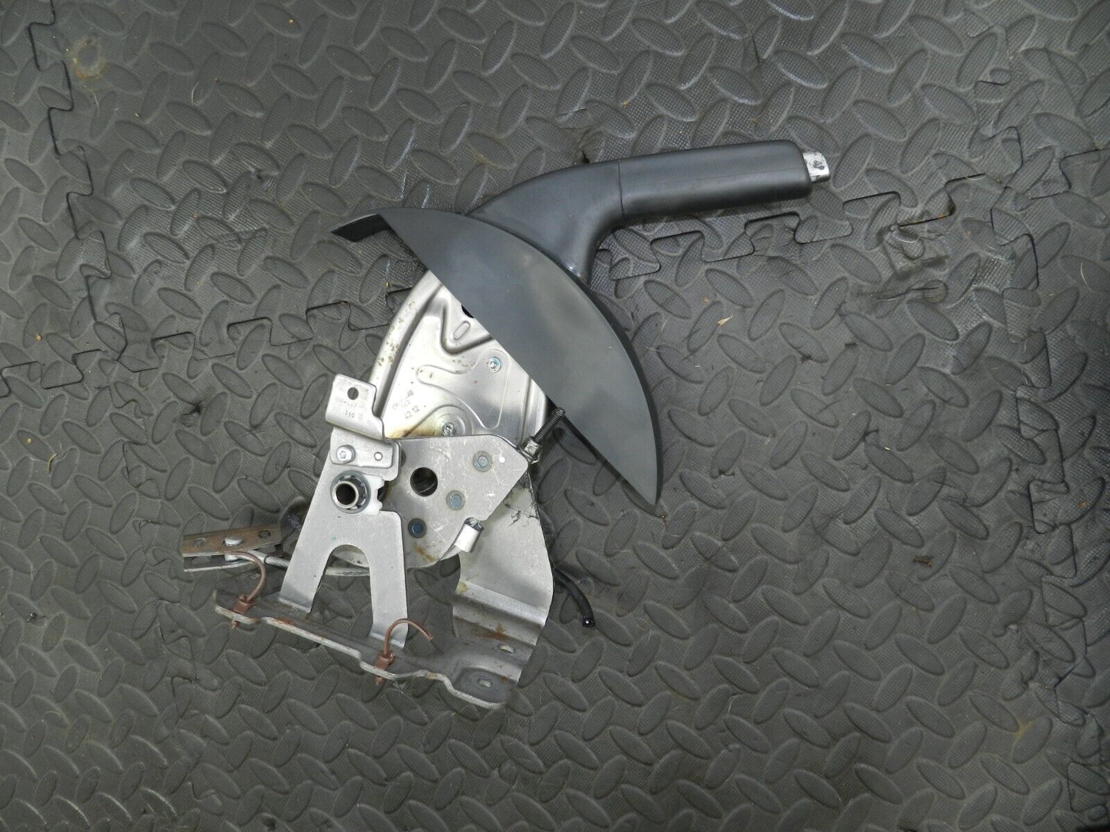2009 NISSAN QASHQAI J10. HAND BRAKE LEVER MECHANISM