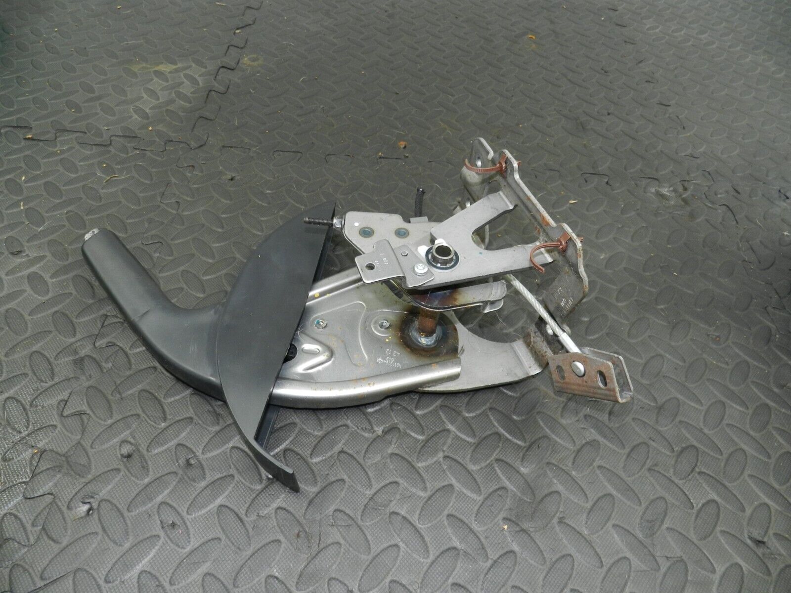 2009 NISSAN QASHQAI J10. HAND BRAKE LEVER MECHANISM - Image 2