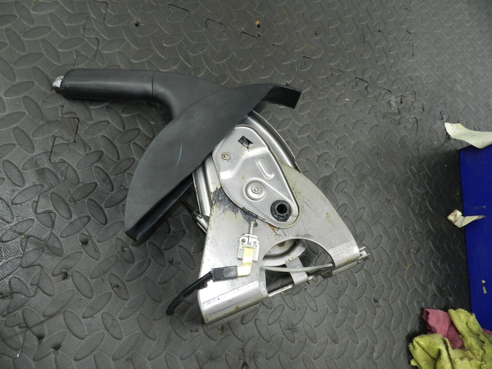 2009 NISSAN QASHQAI J10. HAND BRAKE LEVER MECHANISM - Image 3