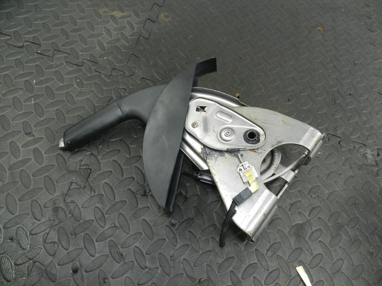 2009 NISSAN QASHQAI J10. HAND BRAKE LEVER MECHANISM - Image 4