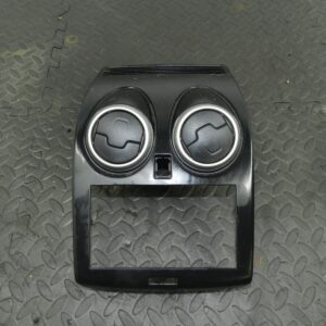 2009 NISSAN QASHQAI J10. CENTRE CONSOLE TRIM WITH HEATER VENTS