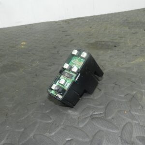 (154) 2003 LAND ROVER DISCOVERY 2 TD5. REAR RADIO CONTROL BUTTON COVER INCLUDED