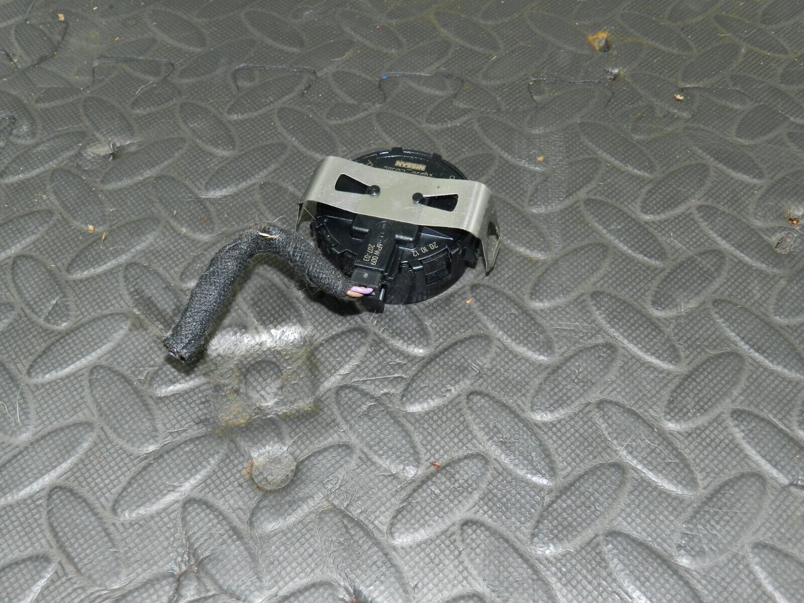 2009 NISSAN QASHQAI J10. WINDSCREEN RAIN SENSOR 28536-EB30C - Image 2