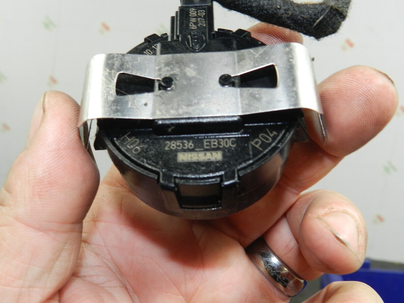 2009 NISSAN QASHQAI J10. WINDSCREEN RAIN SENSOR 28536-EB30C - Image 4