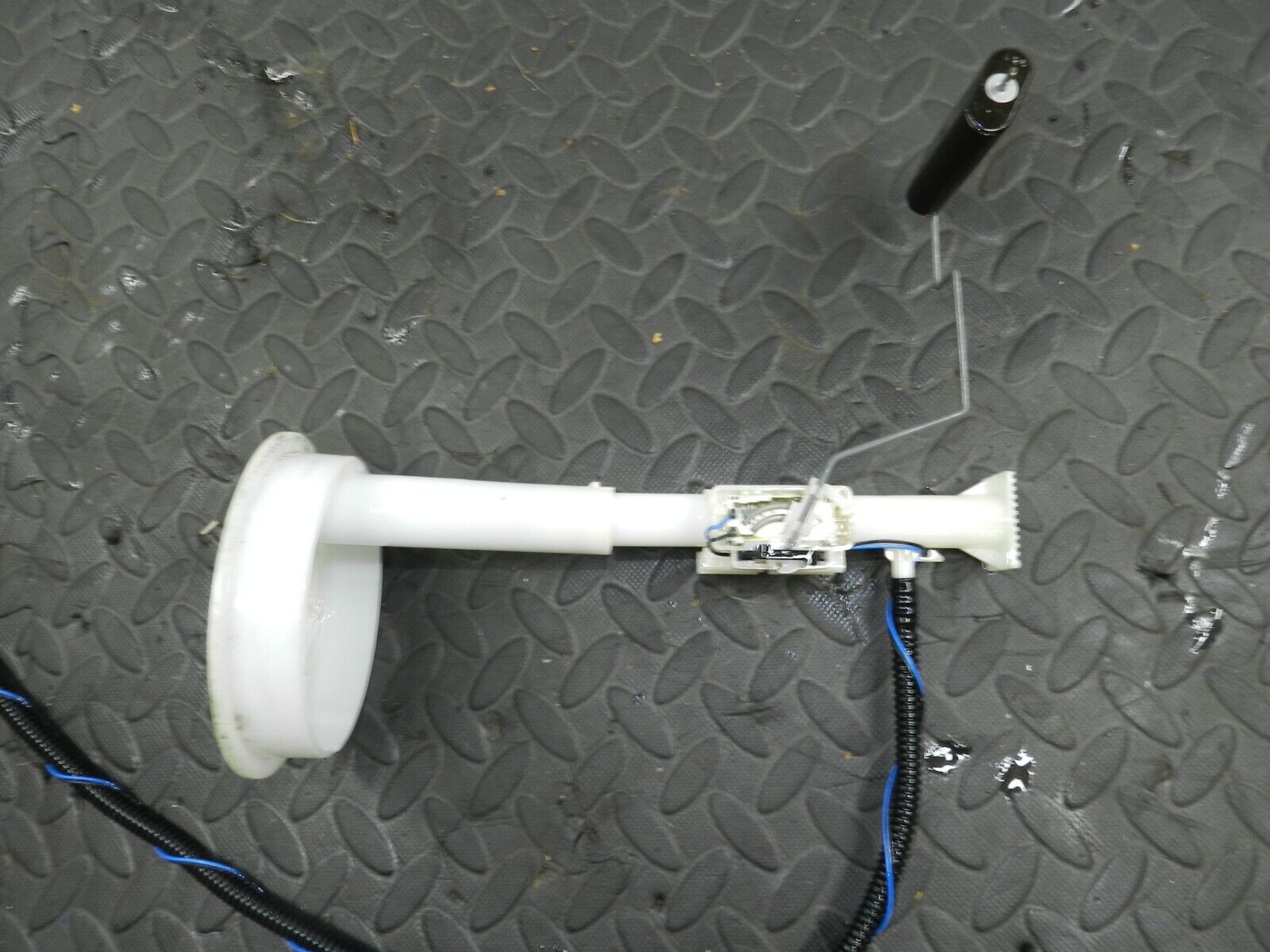 2009 NISSAN QASHQAI J10. FUEL TANK LEVEL SENSOR - Image 2