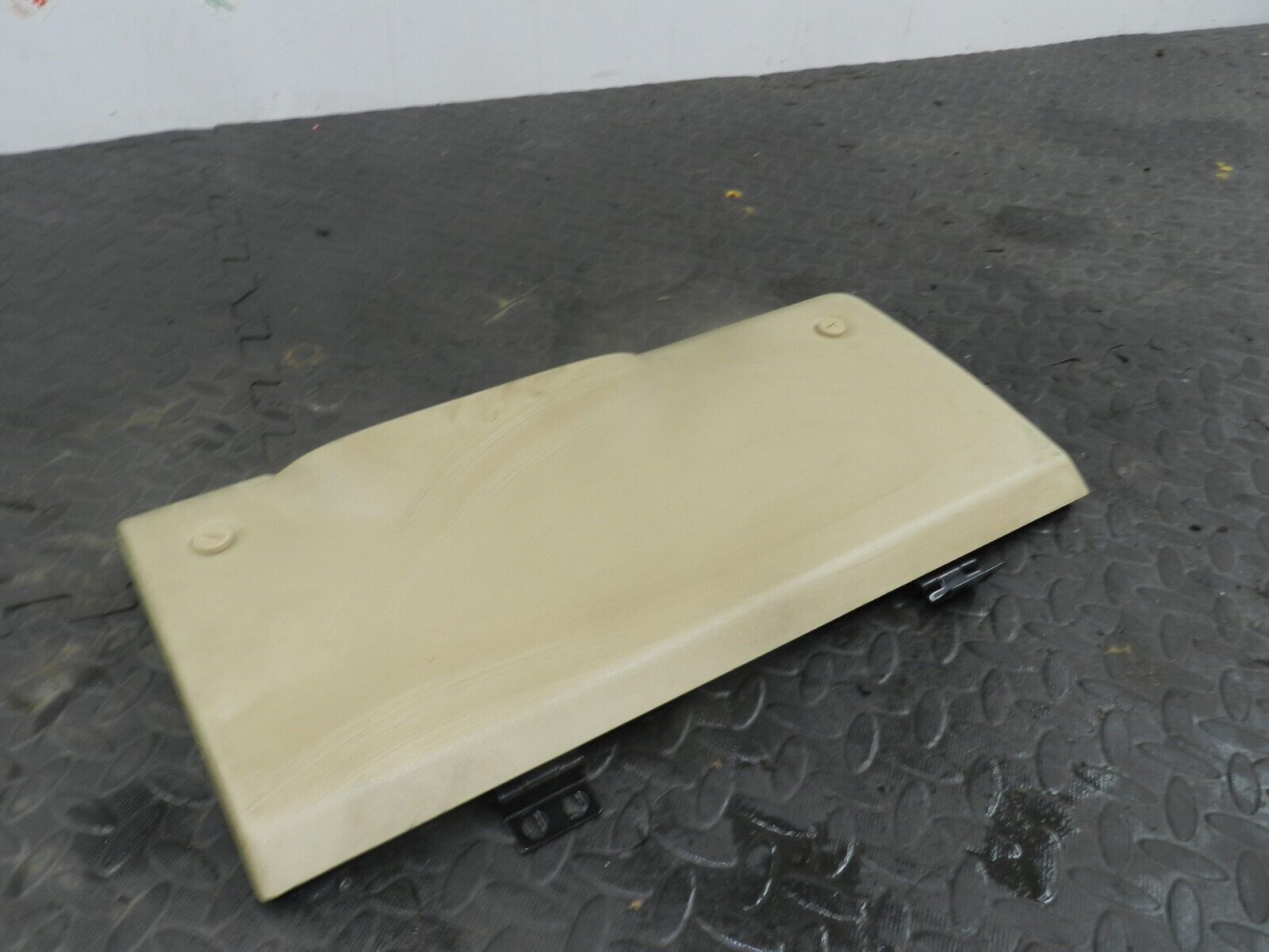 (154) 2003 LAND ROVER DISCOVERY 2 TD5. UNDER DASH BOARD TRIM