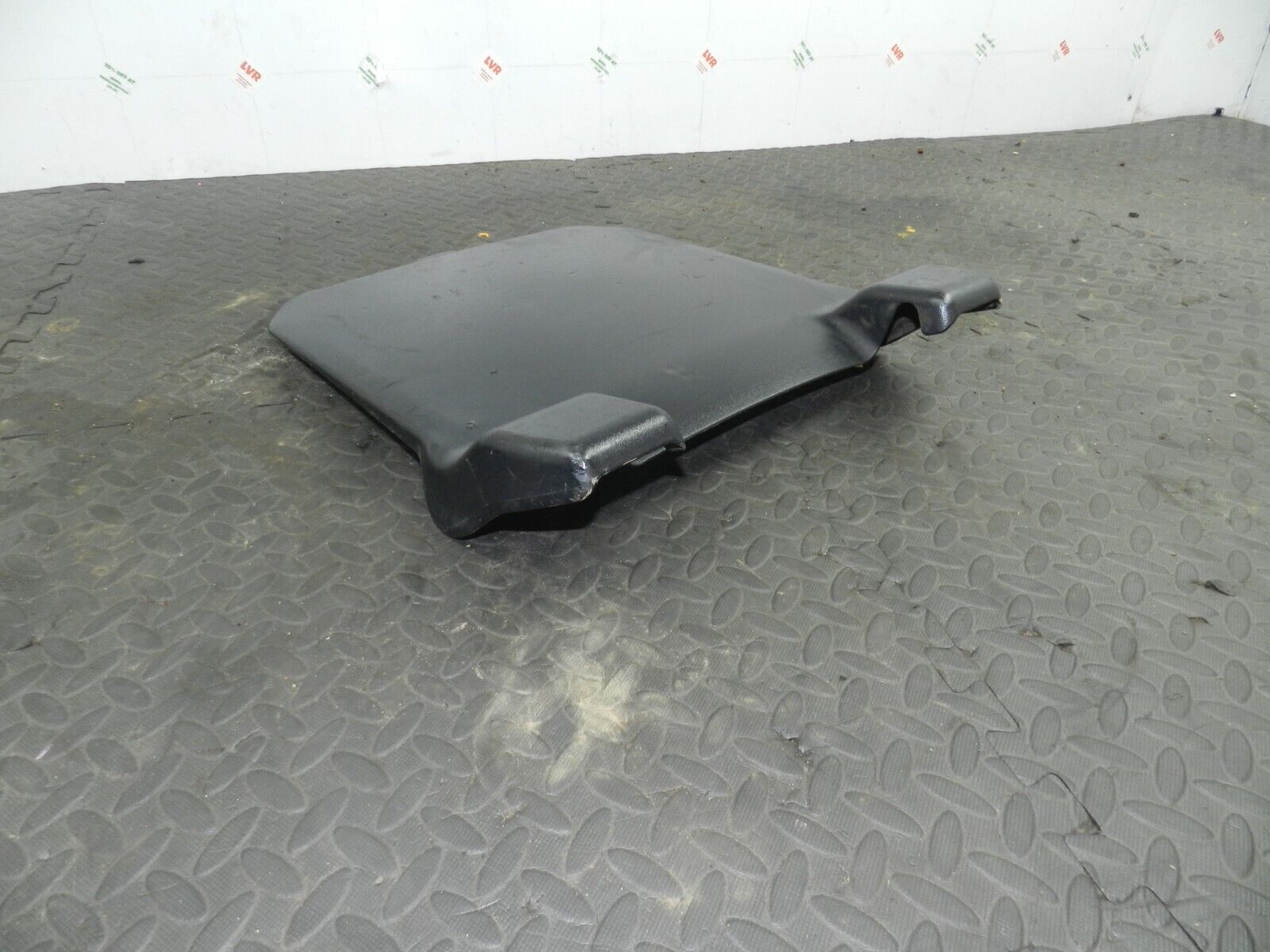 (154) 2003 LAND ROVER DISCOVERY 2 TD5. THIRD 3rd ROW SEAT BACK COVER - Image 2