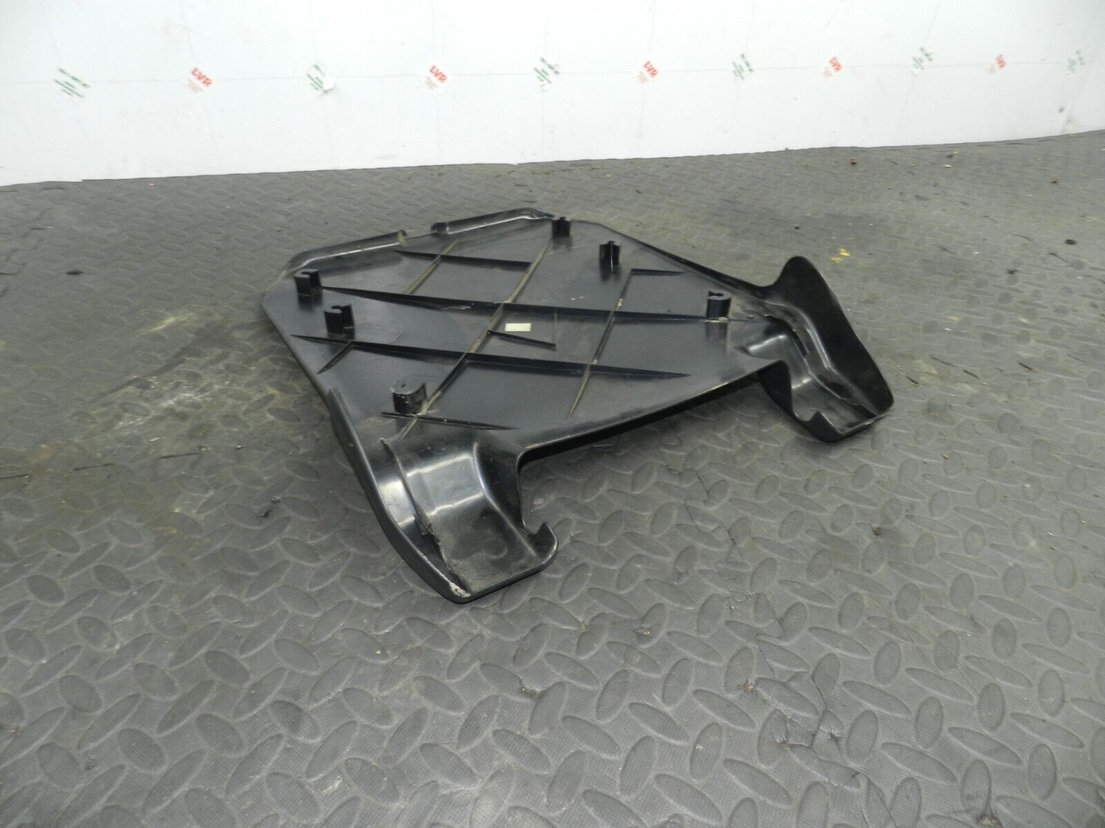 (154) 2003 LAND ROVER DISCOVERY 2 TD5. THIRD 3rd ROW SEAT BACK COVER - Image 4