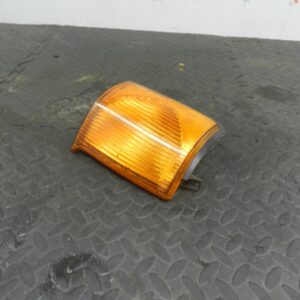 (154) 2003 LAND ROVER DISCOVERY 2 TD5. DRIVER SIDE FRONT INDICATOR LENS