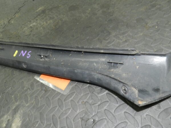 (154 03 LAND ROVER DISCOVERY 2 TD5. PASSENGER A PILLAR EXTERNAL WIND SCREEN TRIM - Image 4