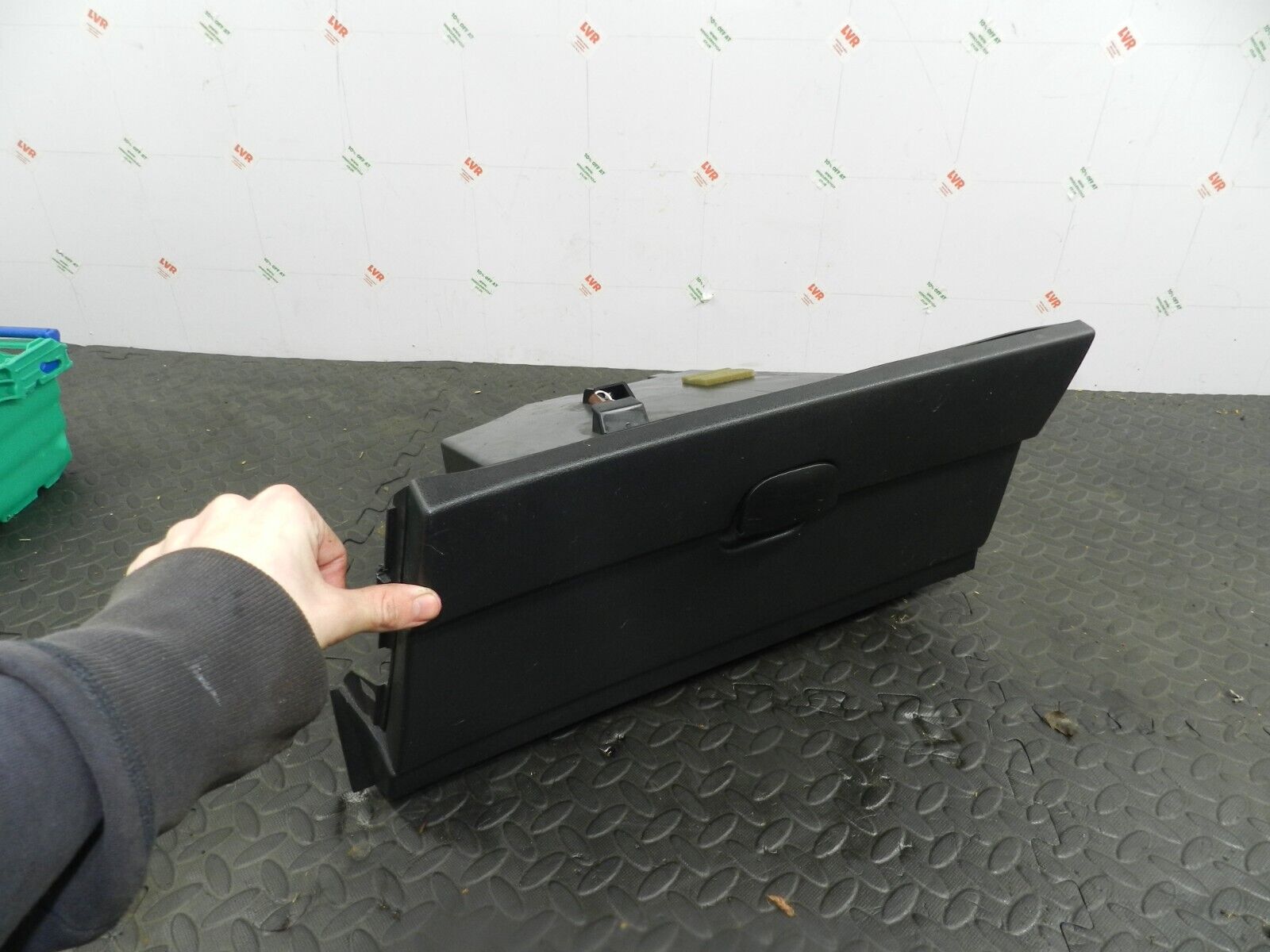 2009 NISSAN QASHQAI J10. GLOVE BOX HOUSING AND LID