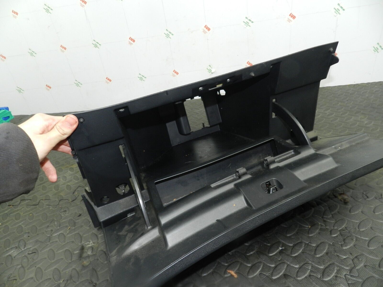 2009 NISSAN QASHQAI J10. GLOVE BOX HOUSING AND LID - Image 2