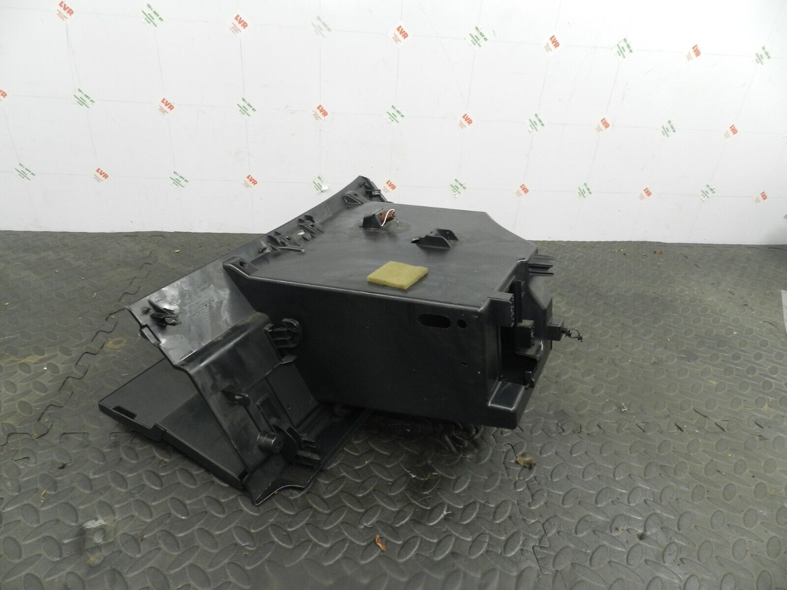 2009 NISSAN QASHQAI J10. GLOVE BOX HOUSING AND LID - Image 4