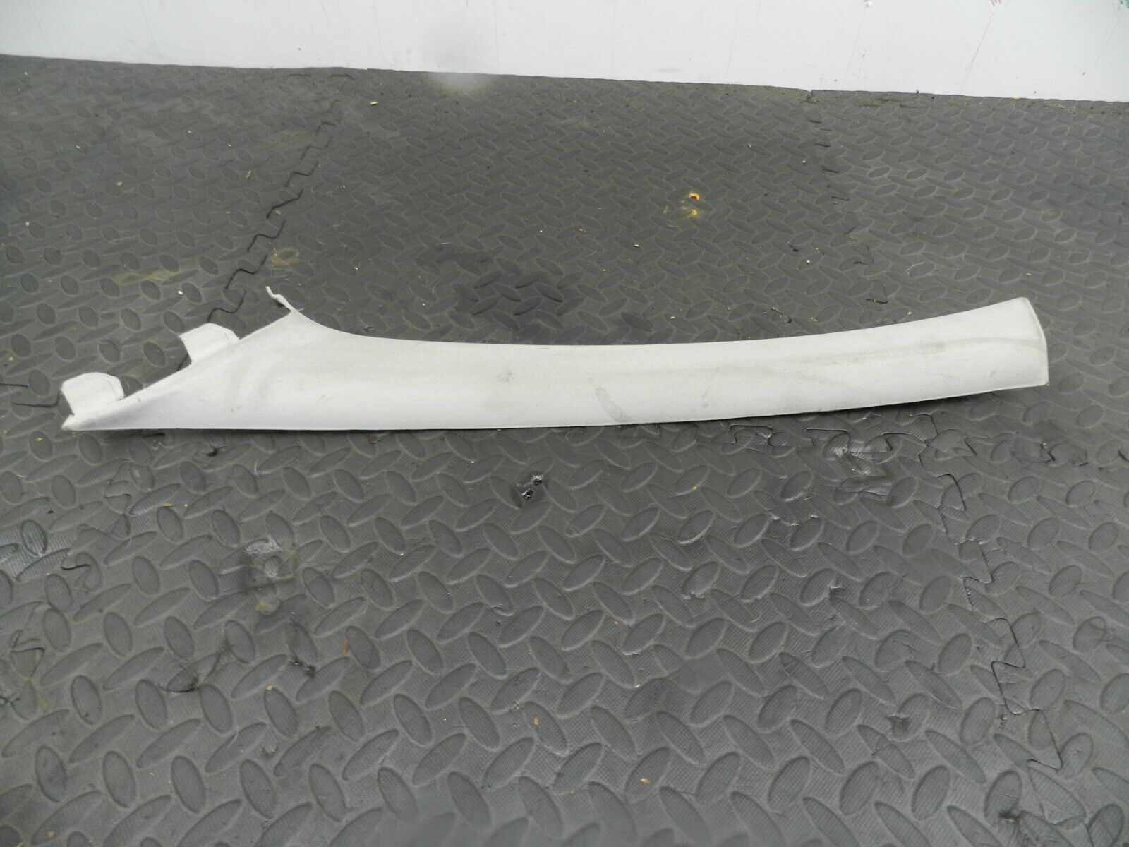 2009 NISSAN QASHQAI J10. PASSENGER SIDE A PILLAR TRIM