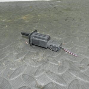 (154) 2003 LAND ROVER DISCOVERY 2 TD5. BONNET SWITCH