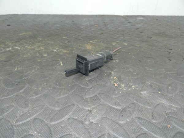 (154) 2003 LAND ROVER DISCOVERY 2 TD5. BONNET SWITCH - Image 3