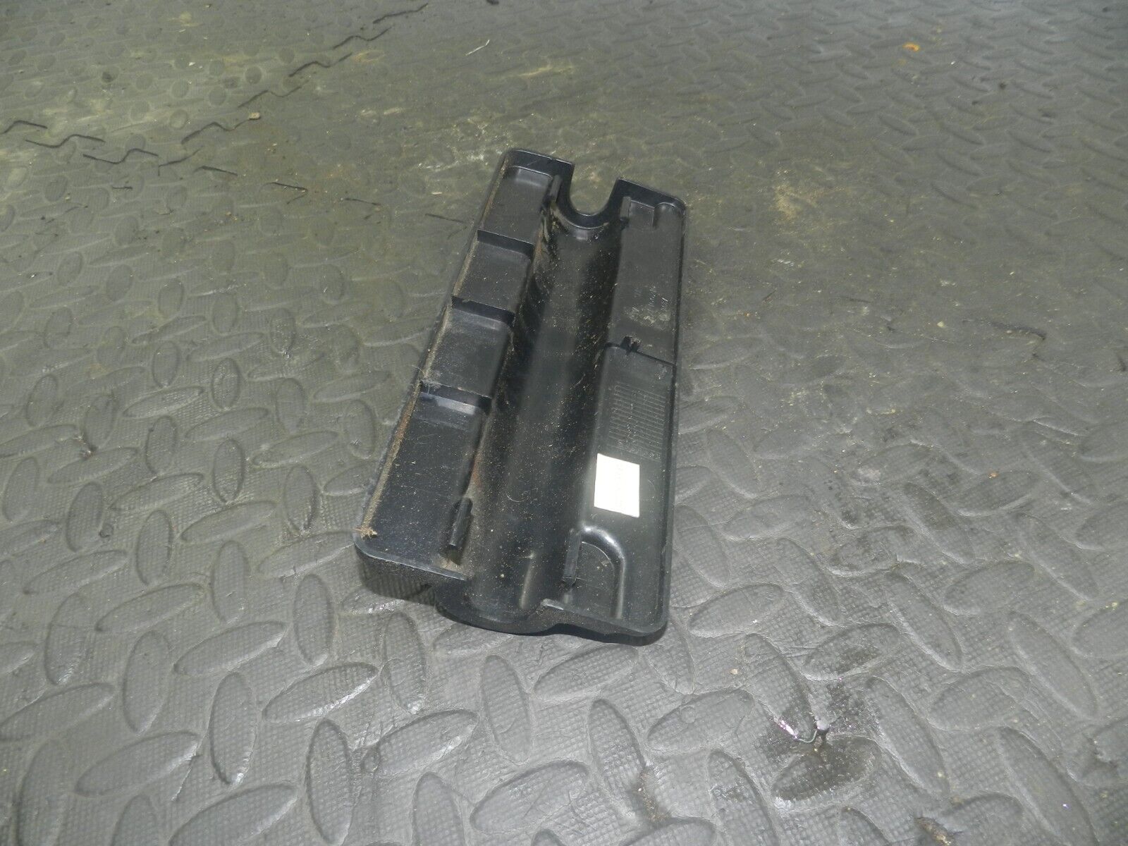 (154) 2003 LAND ROVER DISCOVERY 2 TD5. 3RD THIRD ROW SEAT FRAME TRIM - Image 3