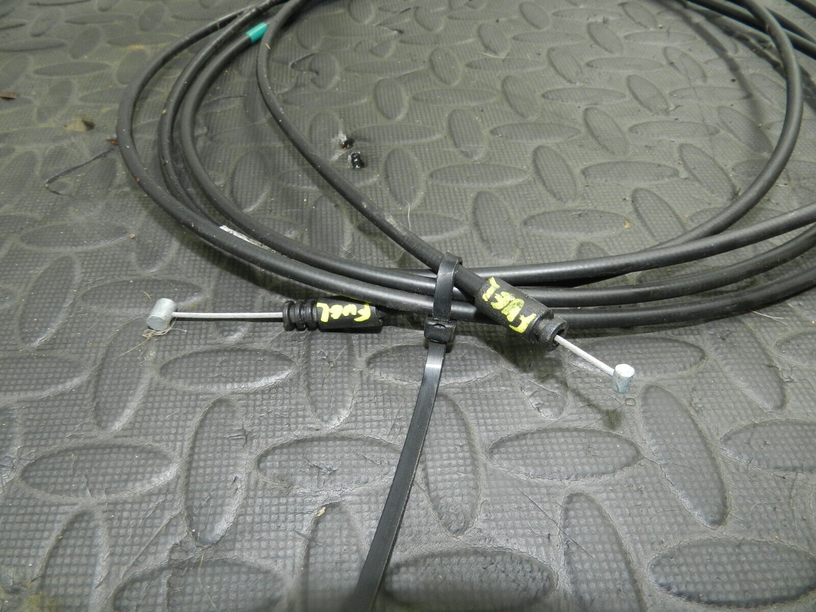2009 NISSAN QASHQAI J10. FUEL FLAP RELEASE CABLE - Image 2
