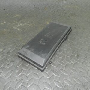 (154) 2003 LAND ROVER DISCOVERY 2 TD5. FUSE BOX BOARD LID COVER