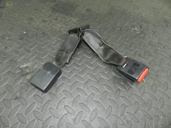 2009 NISSAN QASHQAI J10. REAR CENTRE SEAT BELT BUCKLES - Image 2