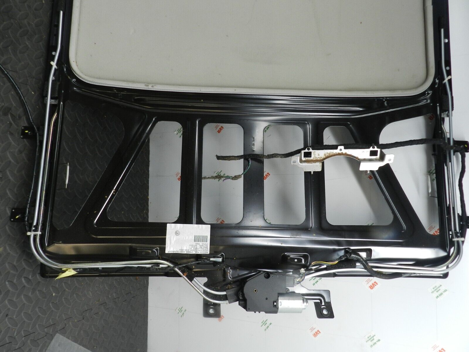 2009 NISSAN QASHQAI J10. ROOF BLIND ELECTRIC SHADE 91686JD01A - Image 4