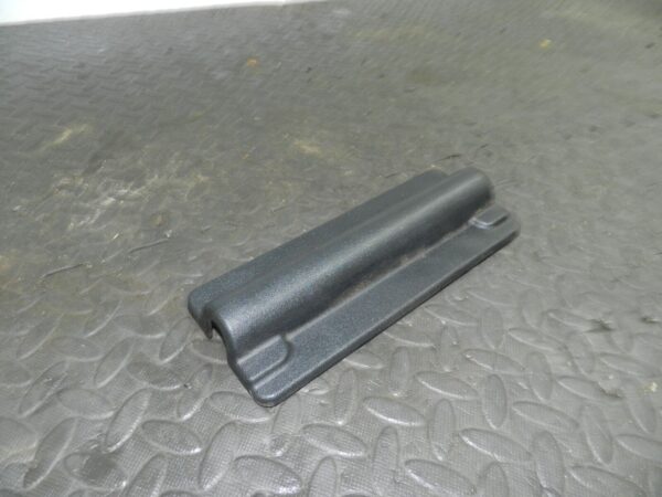 (154) 2003 LAND ROVER DISCOVERY 2 TD5. 3RD THIRD ROW SEAT FRAME TRIM