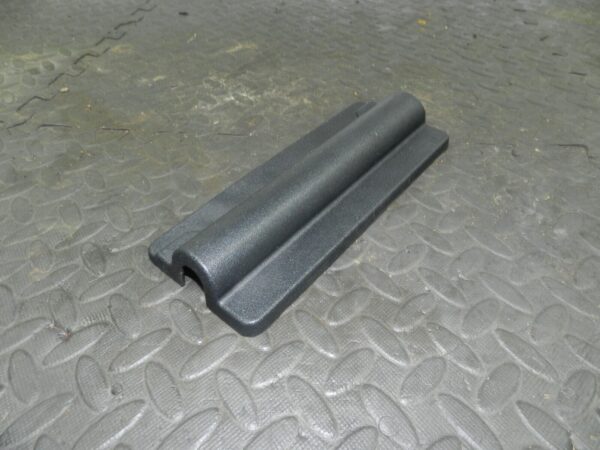 (154) 2003 LAND ROVER DISCOVERY 2 TD5. 3RD THIRD ROW SEAT FRAME TRIM - Image 2