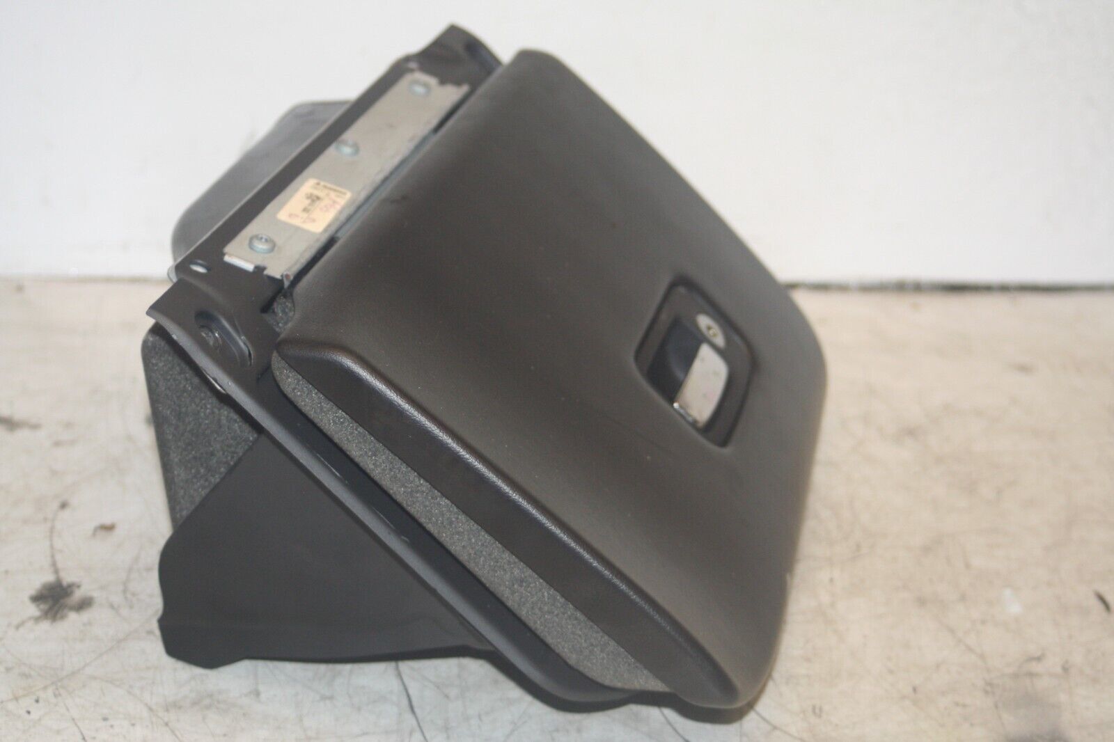 JAGUAR S TYPE. GLOVE BOX LID - Image 2