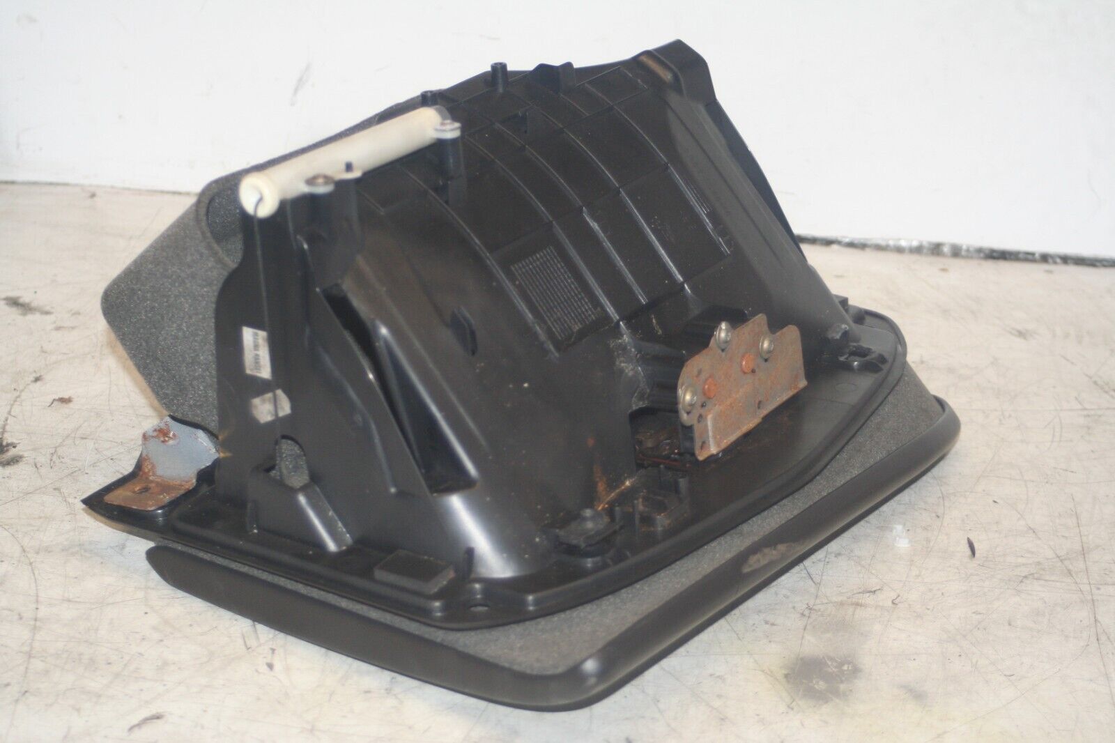 JAGUAR S TYPE. GLOVE BOX LID - Image 4