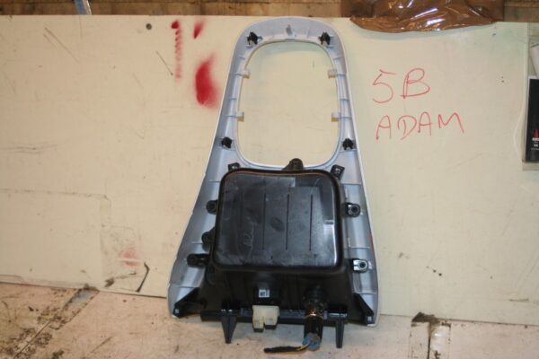2013 VAUXHALL ADAM 1.4 PETROL MANUAL. WHITE PLASTIC TRIM SURROUND SET - Image 3