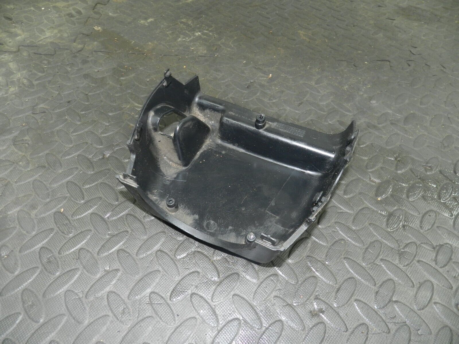 (154) 2003 LAND ROVER DISCOVERY 2 TD5. LOWER STEERING COWLING - Image 3