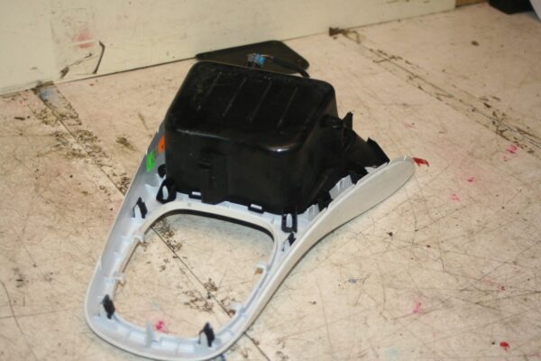 2013 VAUXHALL ADAM 1.4 PETROL MANUAL. WHITE PLASTIC TRIM SURROUND SET - Image 5