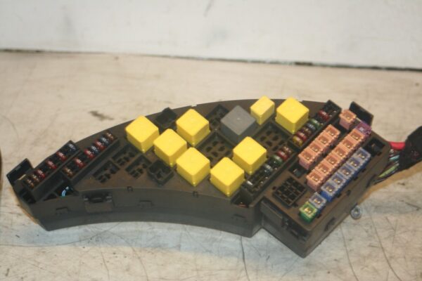 JAGUAR S TYPE. FUSE BOX BOARD RELAYS - Image 4