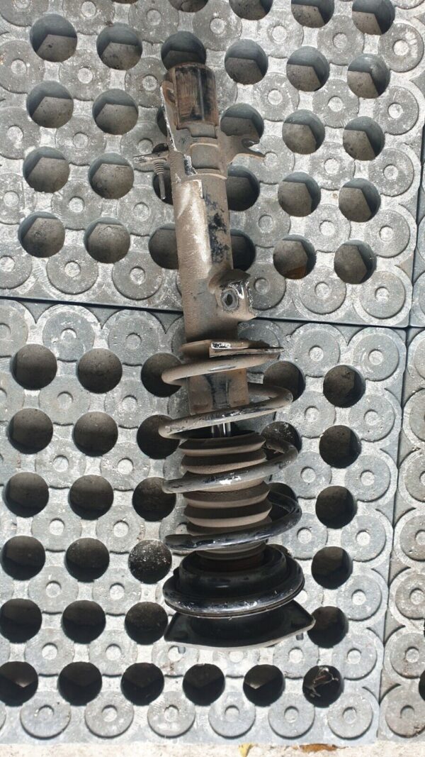 Mini Countryman 2014 R60 - N/S/F Passenger Side Suspension leg - Image 3