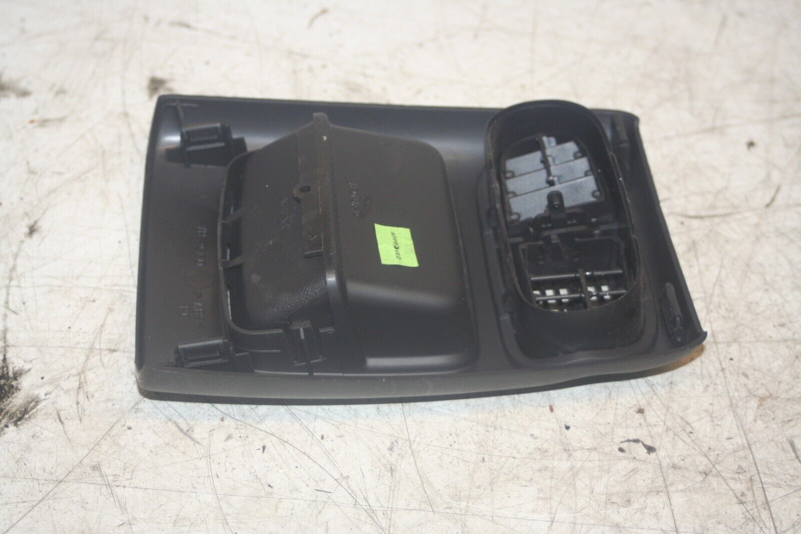 JAGUAR S TYPE. CENTRE CONSOLE AIR VENT + POCKET REAR - Image 3